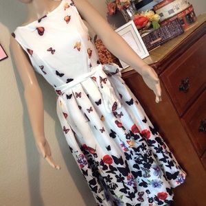 Gorgeous flowy butterfly 🦋 dress Z030